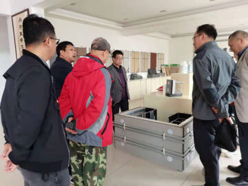 河南省建設廳科技與標準處康處長、河南省建筑協(xié)會段秘書長、河南省建筑科學研究院黃工等一行蒞臨考察