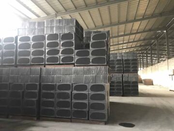 建筑外墻保溫板選用石墨改性水泥基保溫板，A級(jí)防火，施工方便，粘接好，壽命長(zhǎng)